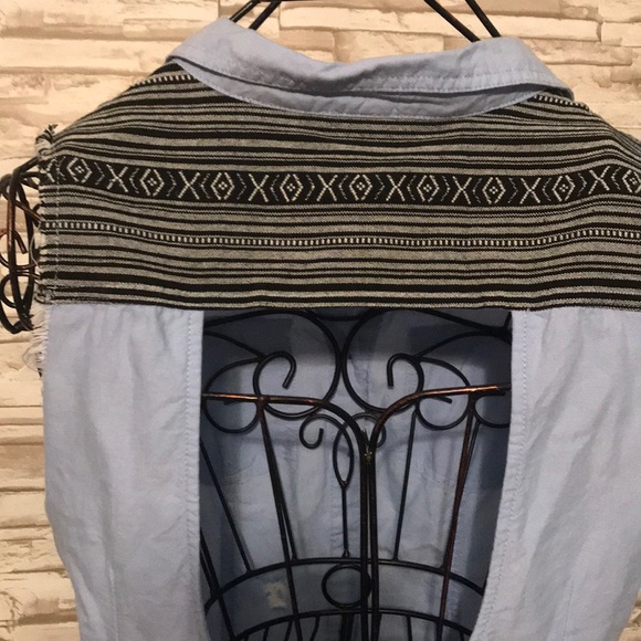 GIMMICKS FRAYED CHAMBRAY SHIRT - Picture 7 of 10